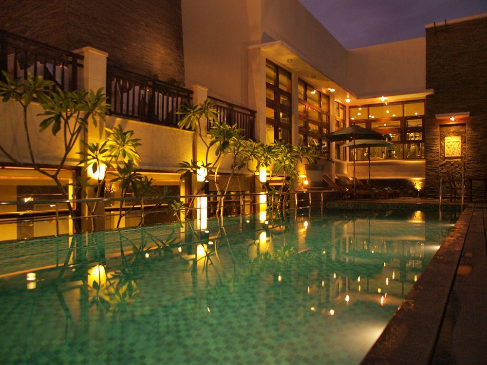 Hotel Santika Pontianak Ngoại thất bức ảnh