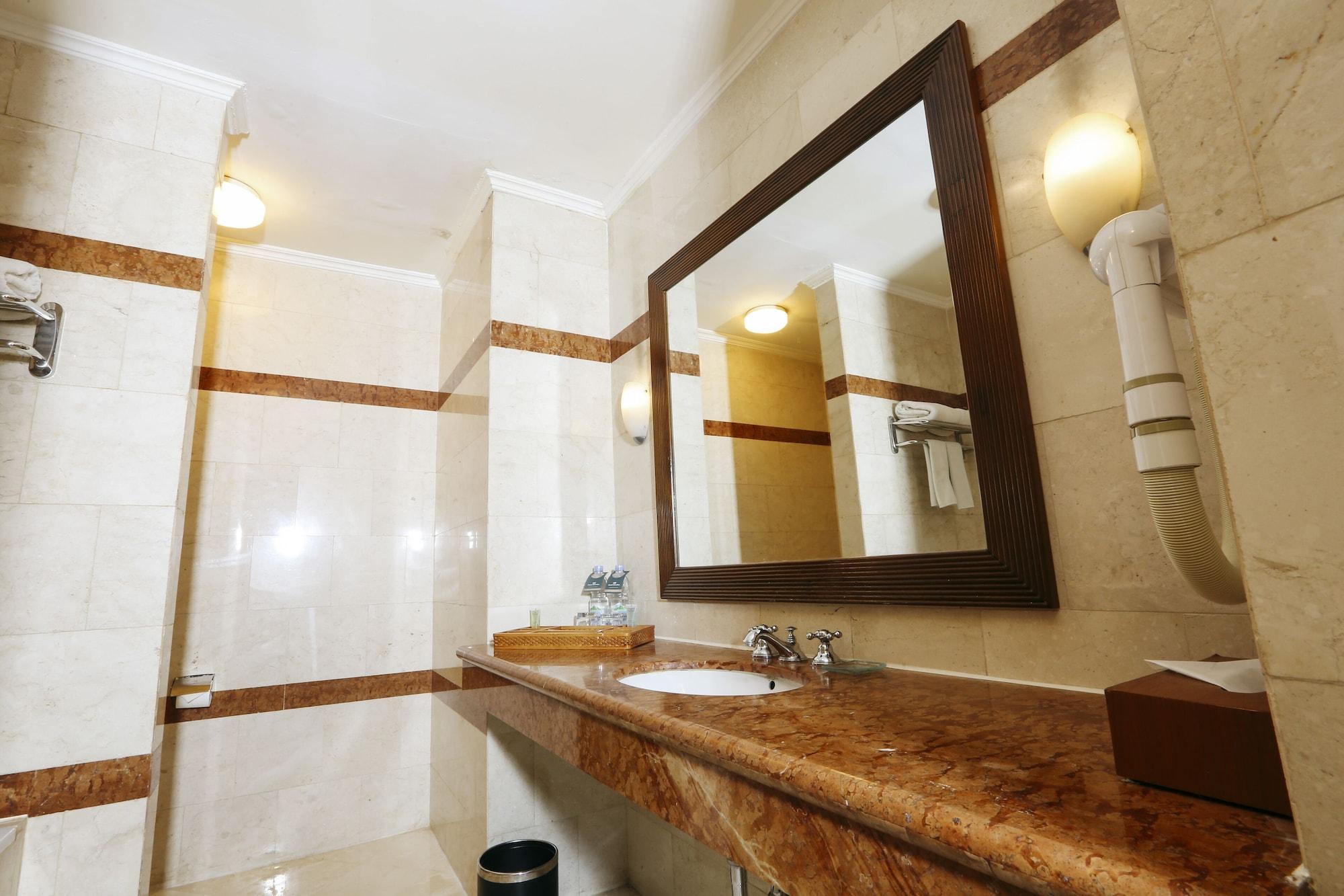 Hotel Santika Pontianak Ngoại thất bức ảnh