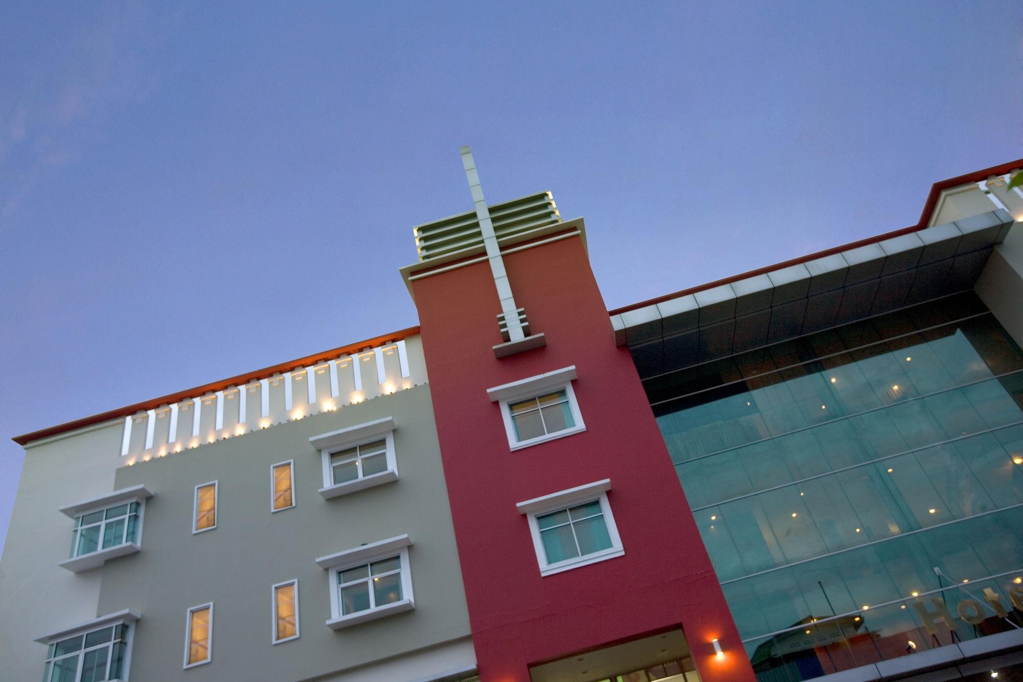 Hotel Santika Pontianak Ngoại thất bức ảnh