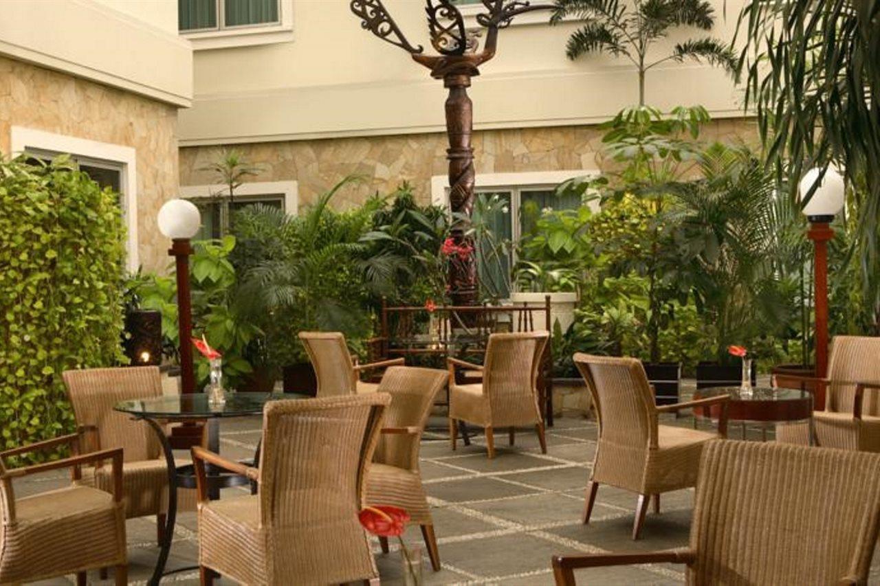 Hotel Santika Pontianak Ngoại thất bức ảnh