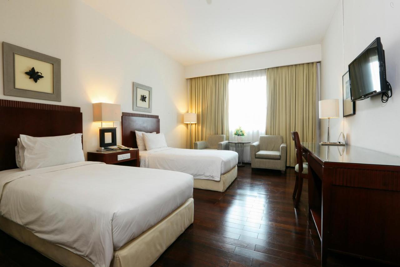 Hotel Santika Pontianak Ngoại thất bức ảnh