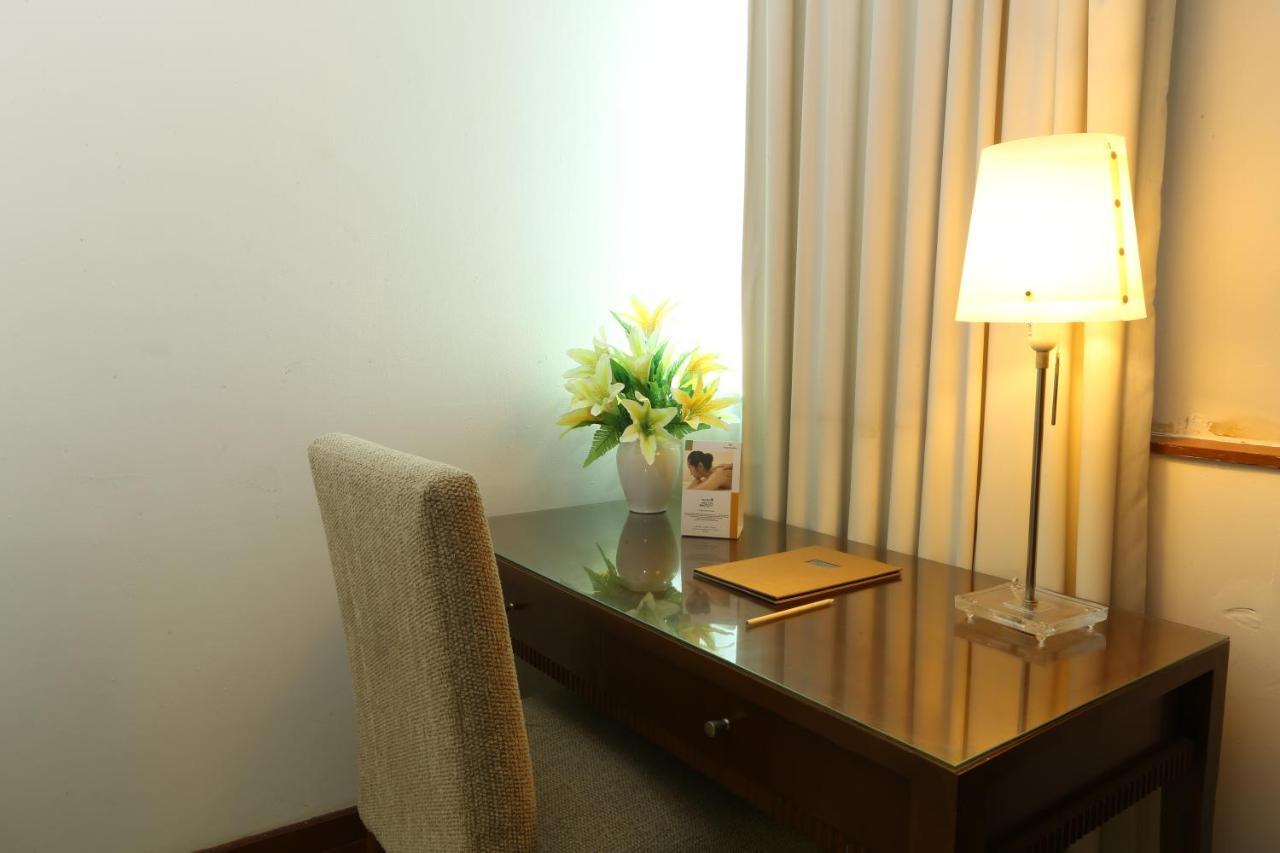 Hotel Santika Pontianak Ngoại thất bức ảnh