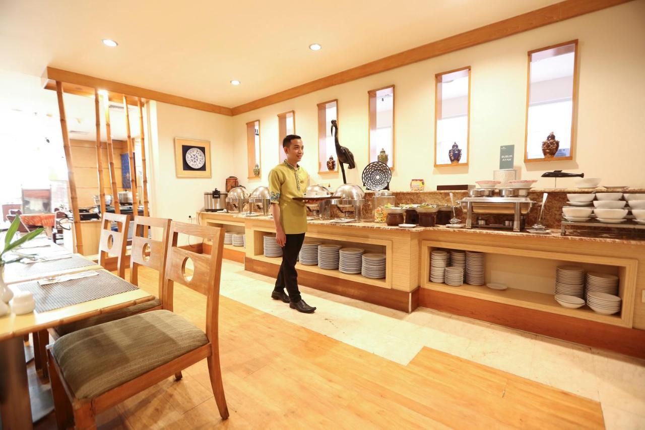 Hotel Santika Pontianak Ngoại thất bức ảnh