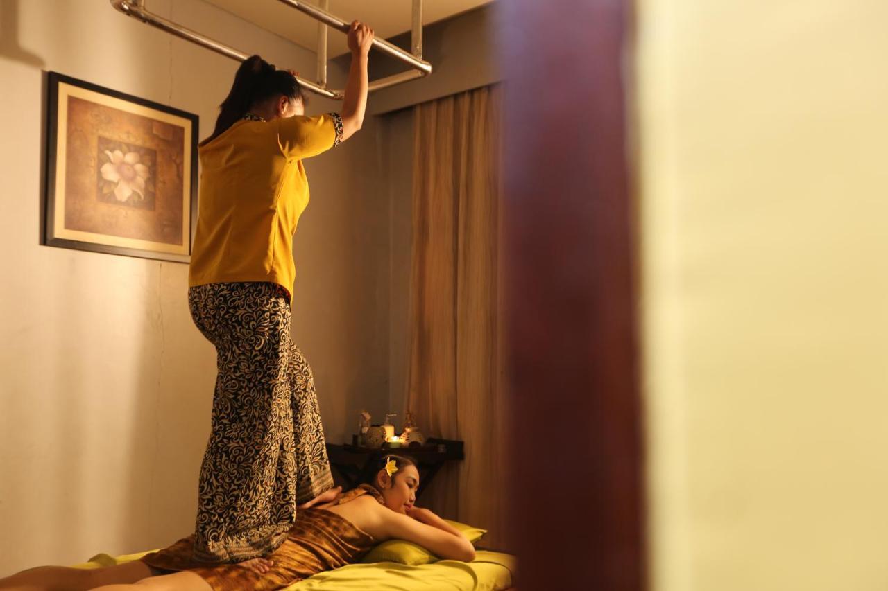 Hotel Santika Pontianak Ngoại thất bức ảnh
