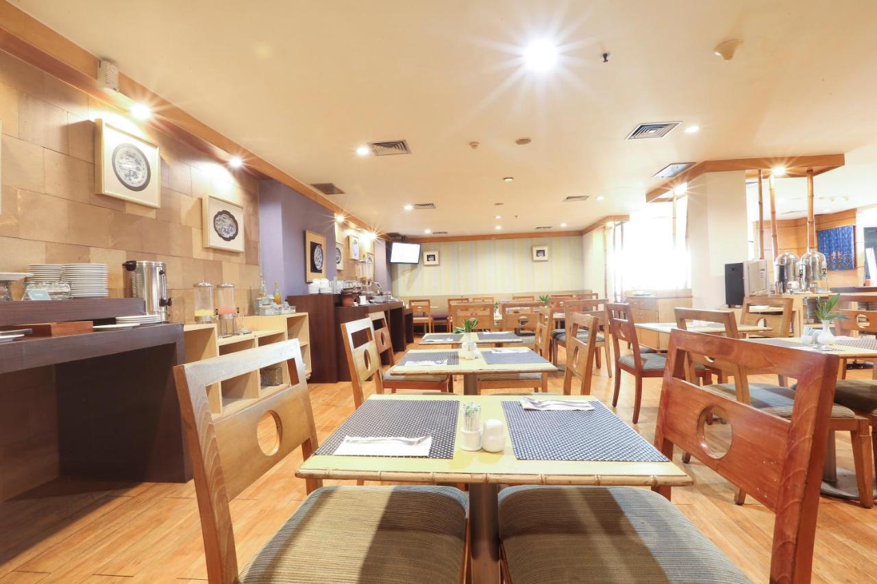 Hotel Santika Pontianak Ngoại thất bức ảnh