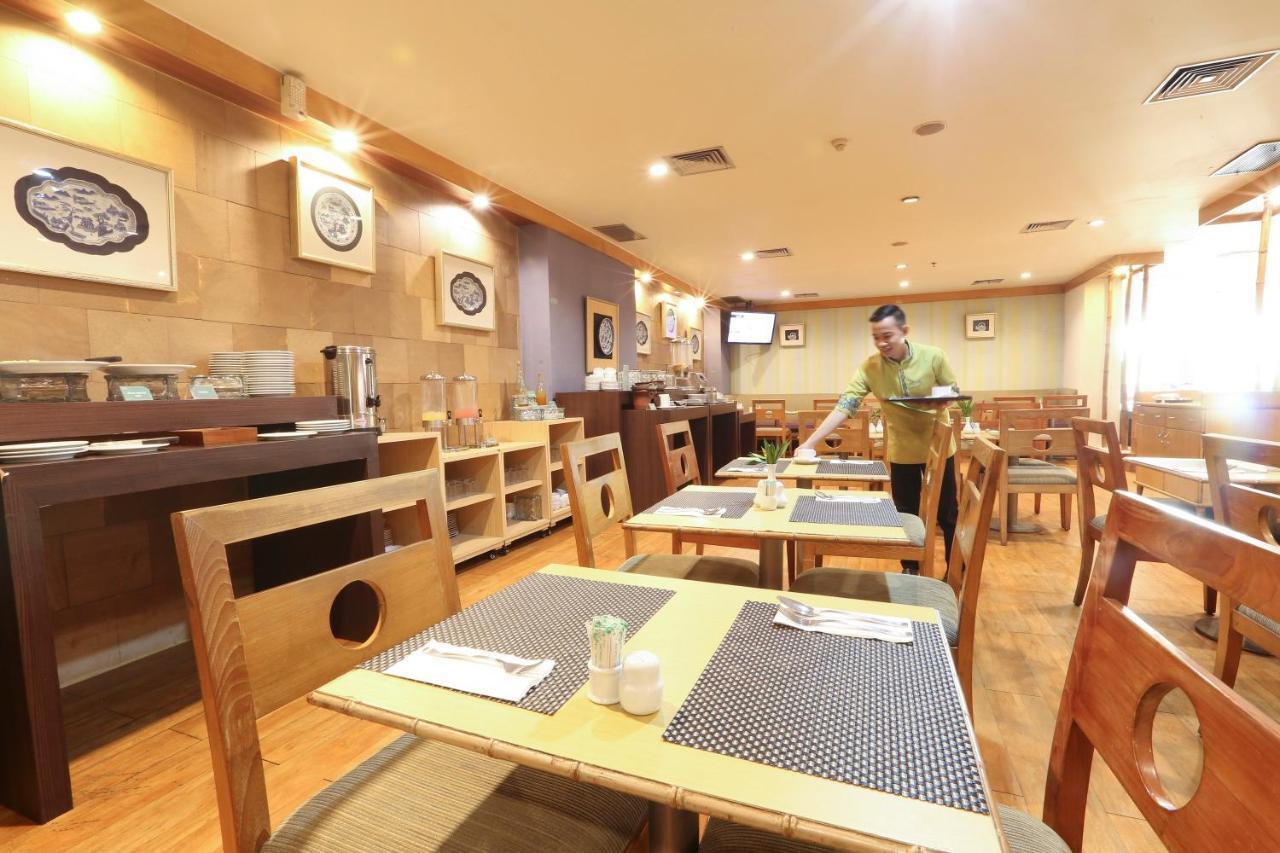 Hotel Santika Pontianak Ngoại thất bức ảnh